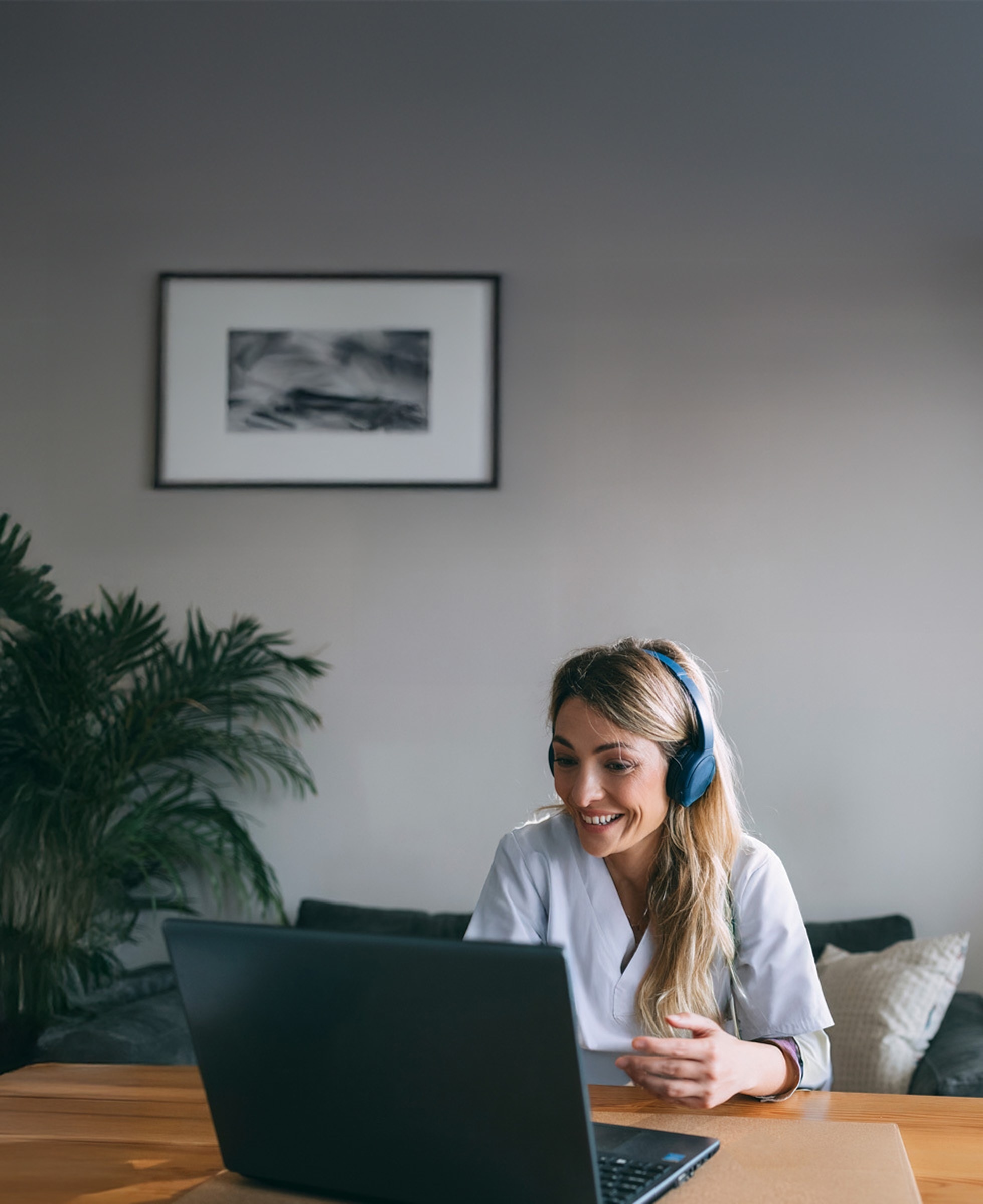 Vetster doctor in front of a computer