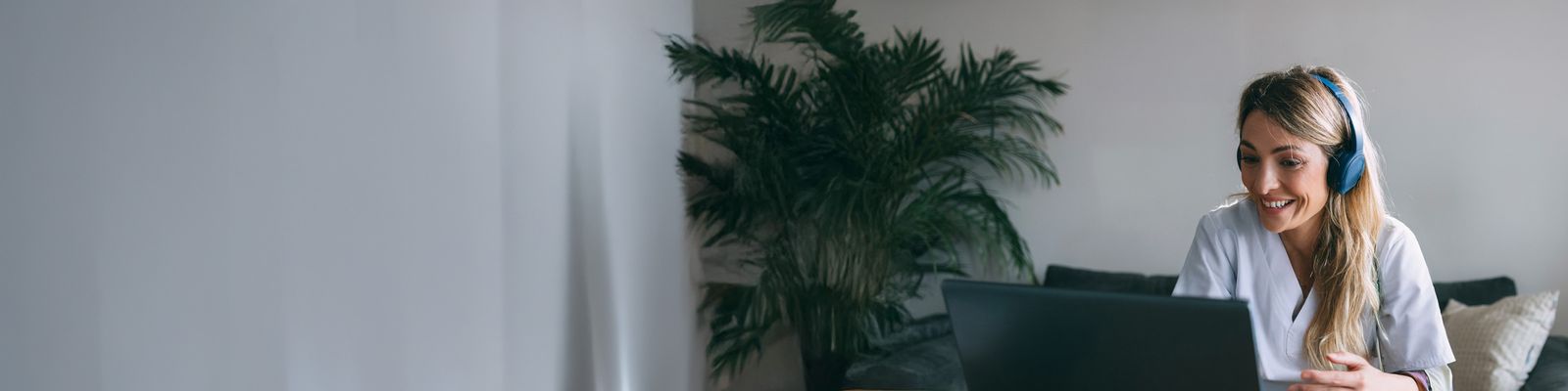 Vetster doctor in front of a computer