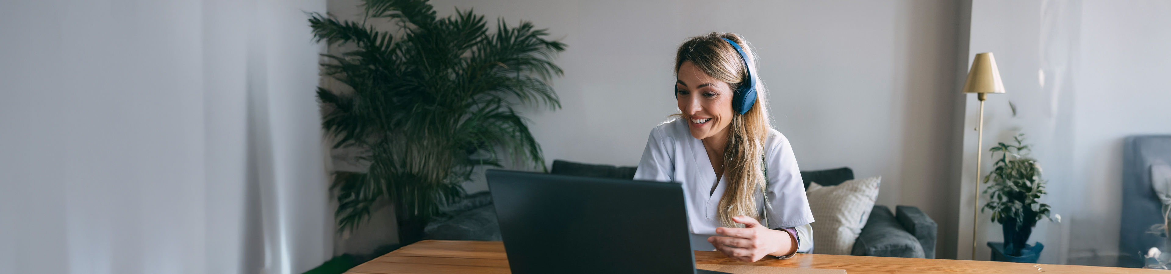 Vetster doctor in front of a computer